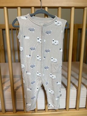 Kyte Baby Lamb 6-12M Sleeveless Romper (EUC)